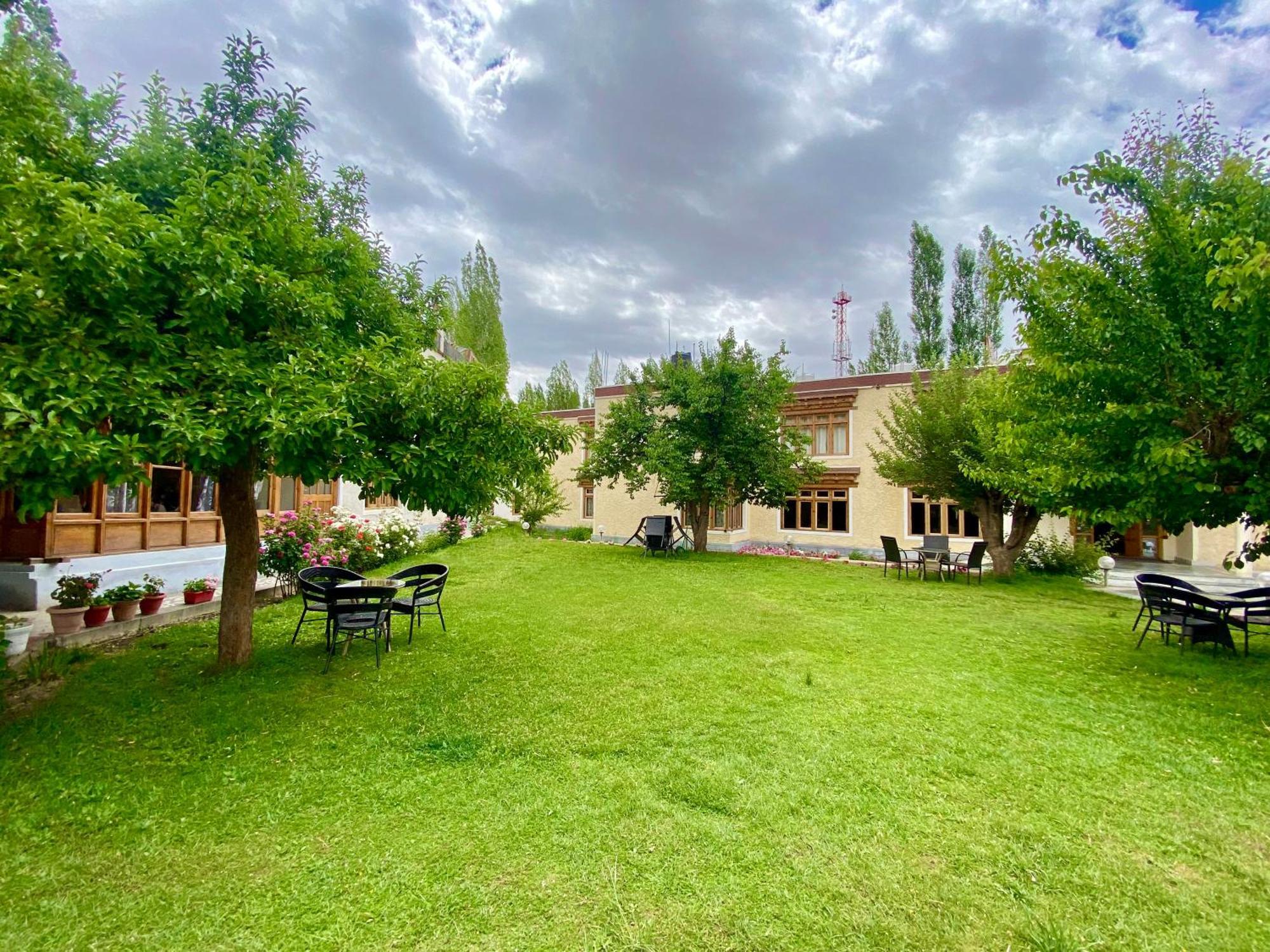 Hotel Palam Hills 레 외부 사진