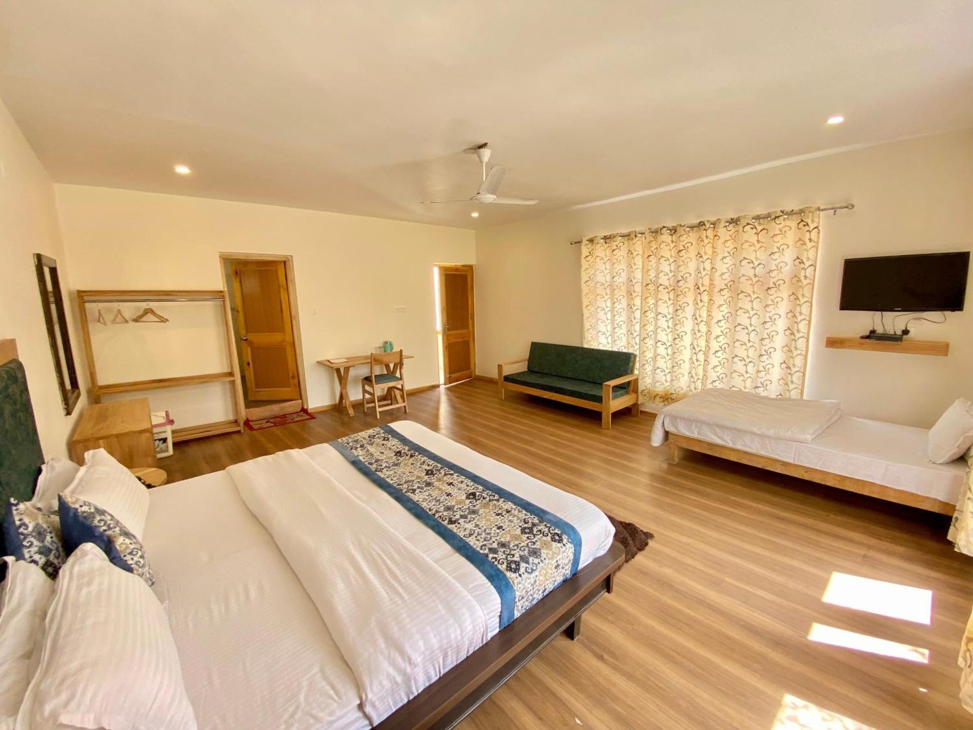 Hotel Palam Hills 레 외부 사진